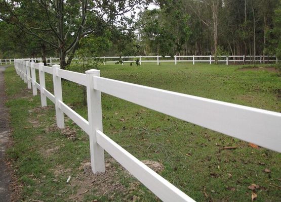 স্থিতিশীল সাদা 3rails ডিজাইন পিভিসি বেড়া প্লাস্টিক ভিনাইল রাঞ্চ প্যাডক ঘোড়া বেড়া
