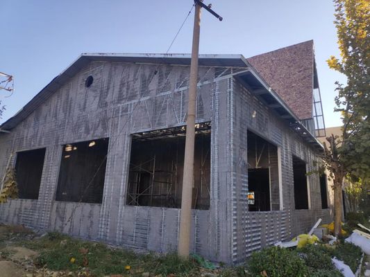 2500*600 মিমি আকারের এবং 100 মিমি পাঁজর দূরত্ব সহ স্টুকো বিল্ডিং নির্মাণের জন্য ভি আকৃতির গ্যালভানাইজড প্রসারিত মেটাল ল্যাথ