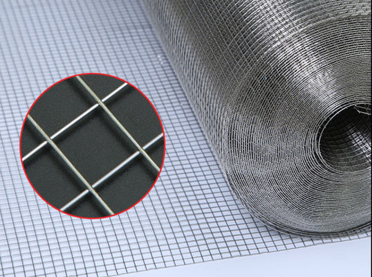 1x1in গ্যালভানাইজড আয়রন ওয়েল্ডড ওয়্যার জাল রোল নির্মাণের জন্য