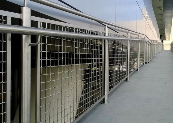 30%-60% খোলা এলাকা আর্কিটেকচারাল মেটাল মেশ 0.5mm-4.0mm ওয়্যার মেশ সিঁড়ি রেলিং